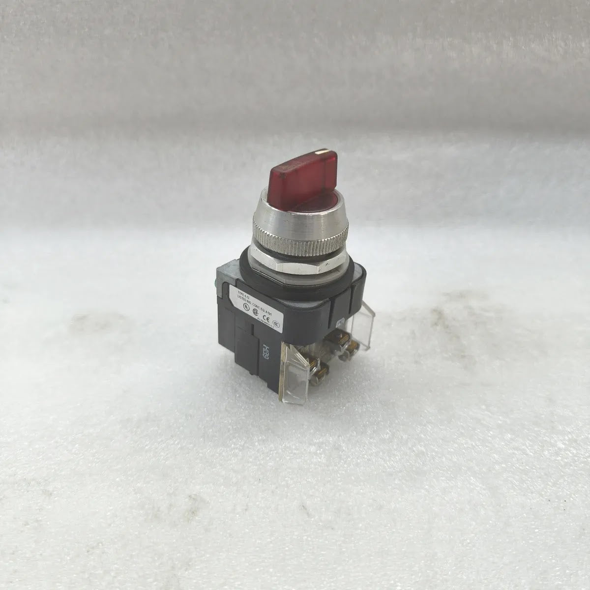 A Bradley 800T-26JRH91KB7AX + 800T-N327 Illuminated Selector Switch 240V