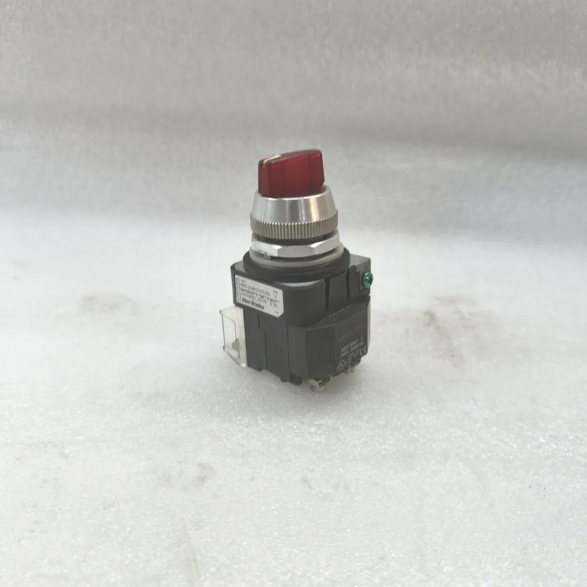 A Bradley 800T-26JRH91KB7AX + 800T-N327 Illuminated Selector Switch 240V