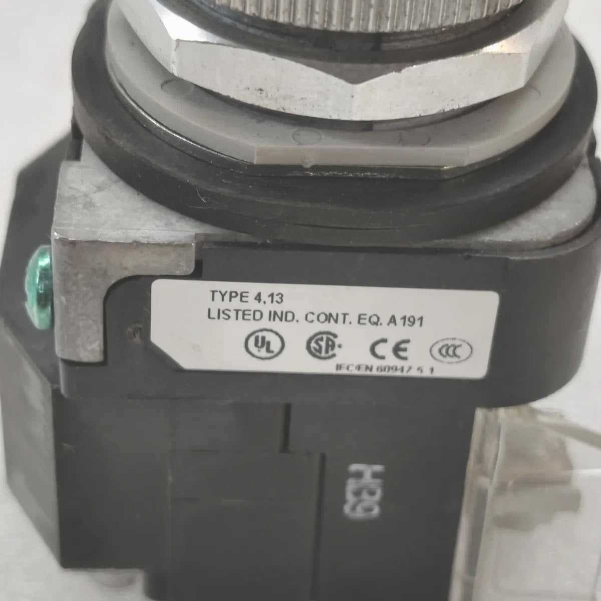A Bradley 800T-26JRH91KB7AX + 800T-N327 Illuminated Selector Switch 240V