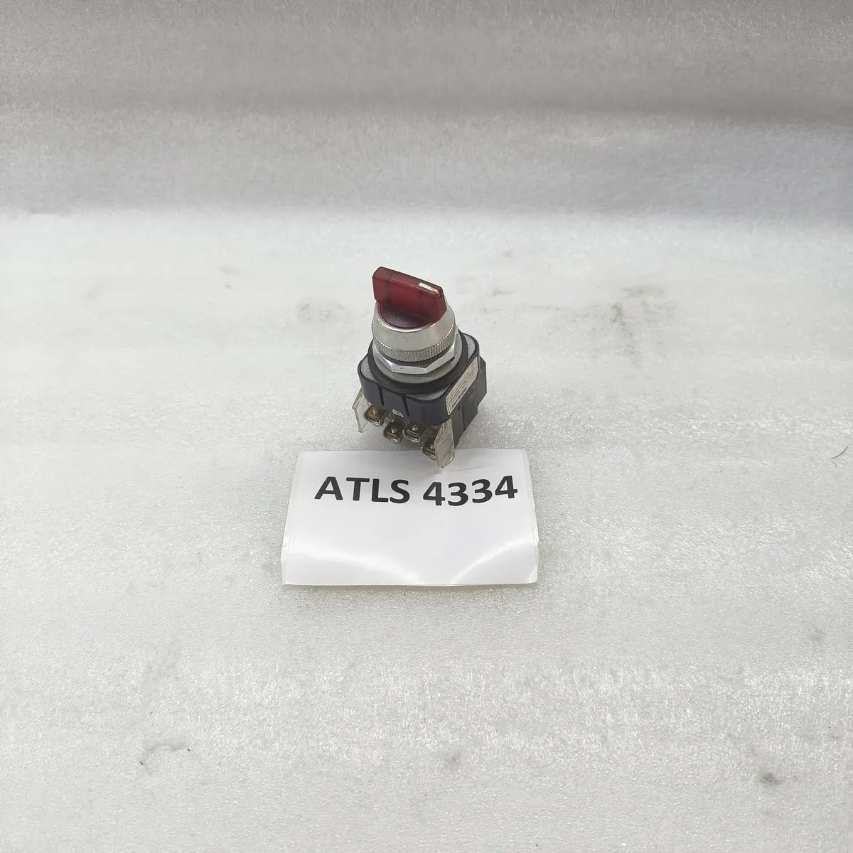 A Bradley 800T-26JRH91KB7AX + 800T-N327 Illuminated Selector Switch 240V