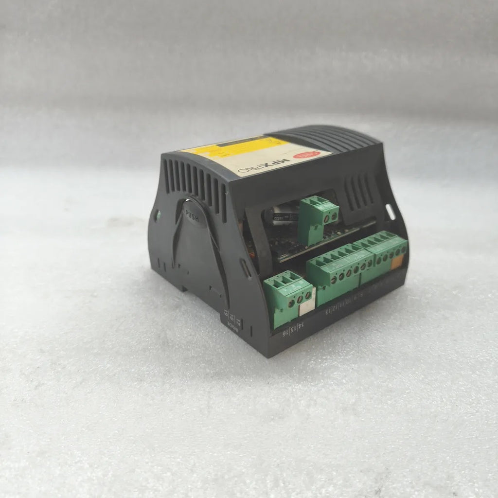 CAREL MX30M25HO0 MPXPRO Refrigeration Controller 115-230Vac