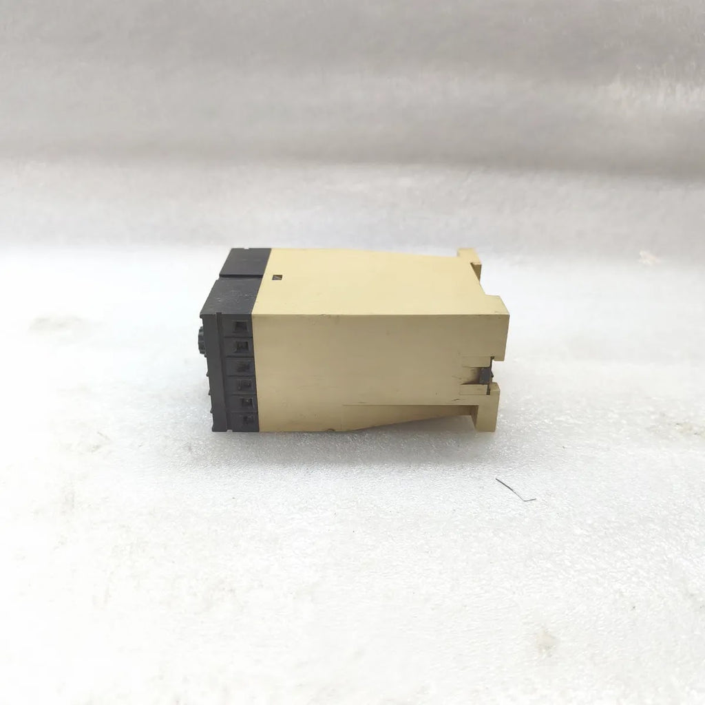EBERLE 563 01 140.000 Air Flow Monitor Relay 220V 1-10 m/s