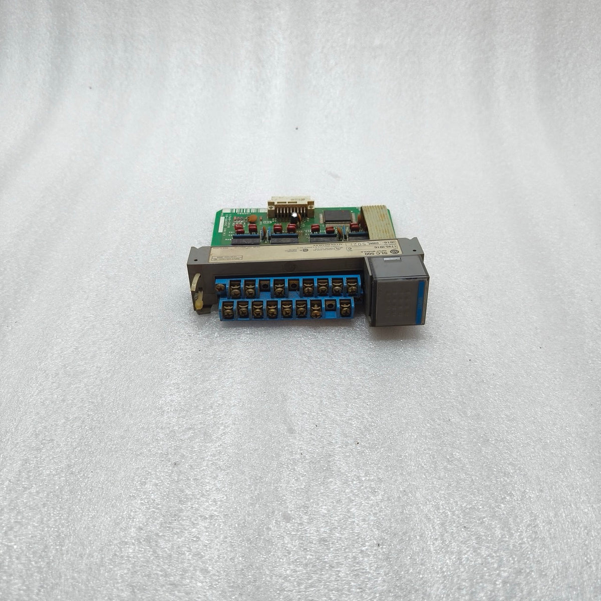 A Bradley 1746-IB16 SLC 500 Sinking DC Input Module 16 Point 10-30VDC