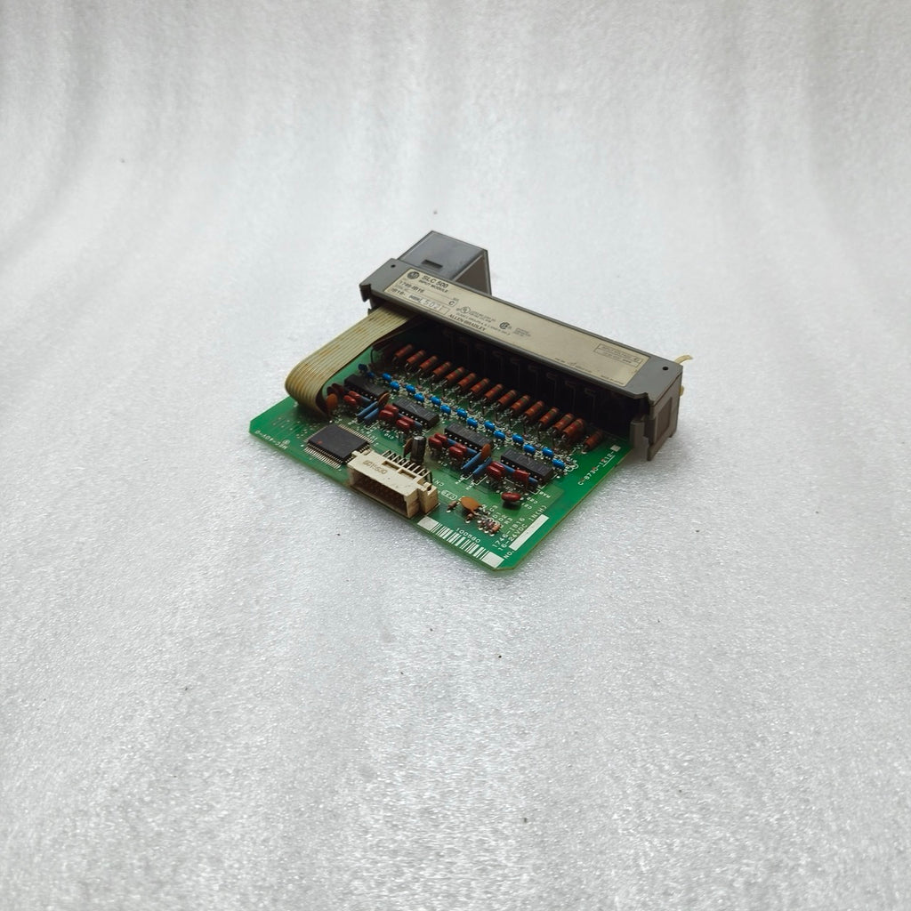 A Bradley 1746-IB16 SLC 500 Sinking DC Input Module 16 Point 10-30VDC