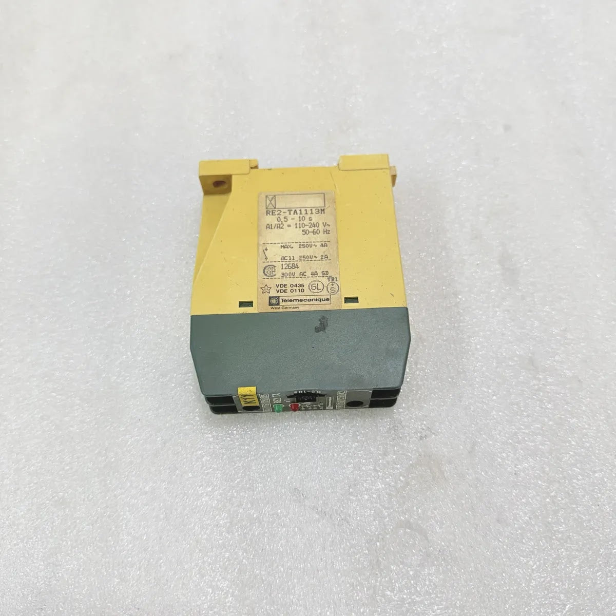 Telemecanique RE2-TA1113M Timer Relay 110-240V 0.5-10s Pre-Owned