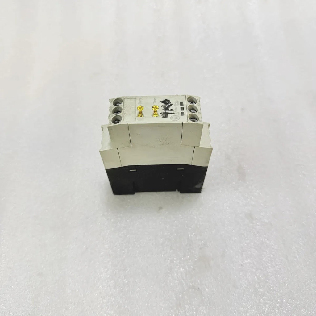 Moeller ETR4-11-A Timing Relay 24-240V AC/DC 0.05s-100h Pre-Owned