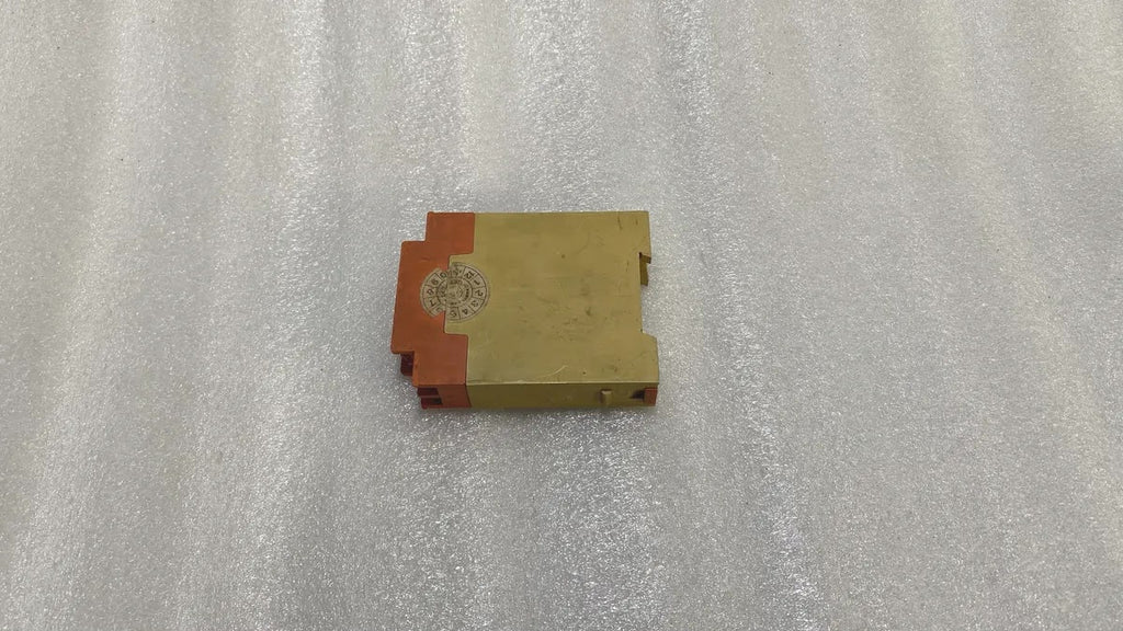 Freyhardt F2R Plug-In Relay 220V 50-60Hz 6A 250V Made in Germany Pre-Owned