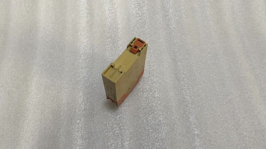 Freyhardt F2R Plug-In Relay 220V 50-60Hz 6A 250V Made in Germany Pre-Owned