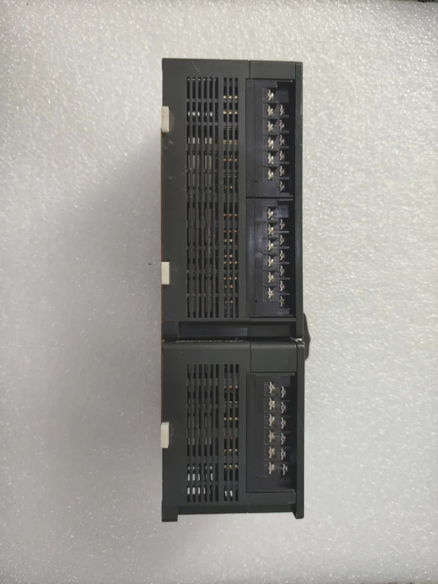 GE FANUC IC200UDR010-CJ VersaMax Micro PLC Controller 24VDC 28-Point