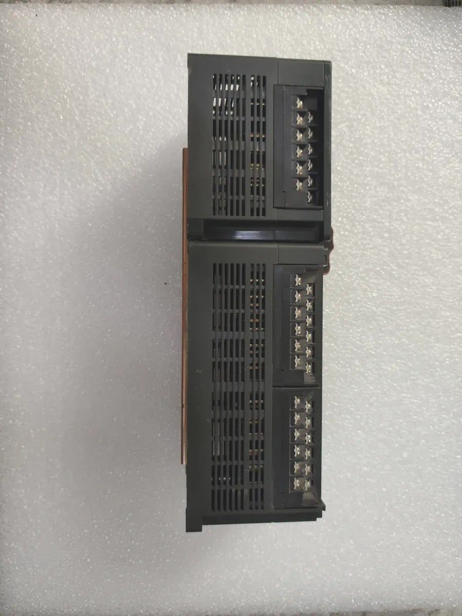 GE FANUC IC200UDR010-CJ VersaMax Micro PLC Controller 24VDC 28-Point