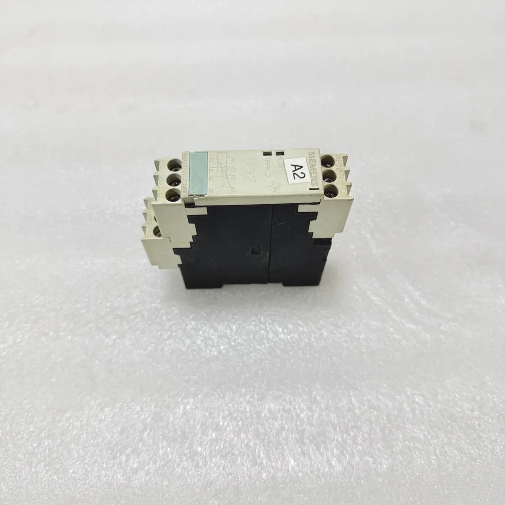 SIEMENS 3RN1010-1CM00 Thermistor Motor Protection Relay 24-240V AC/DC READY/TRIP