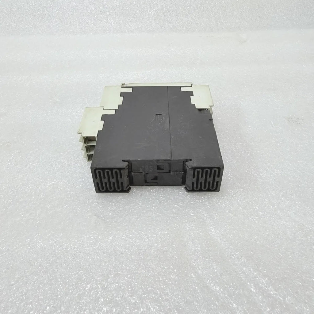 SIEMENS 3RN1010-1CM00 Thermistor Motor Protection Relay 24-240V AC/DC READY/TRIP