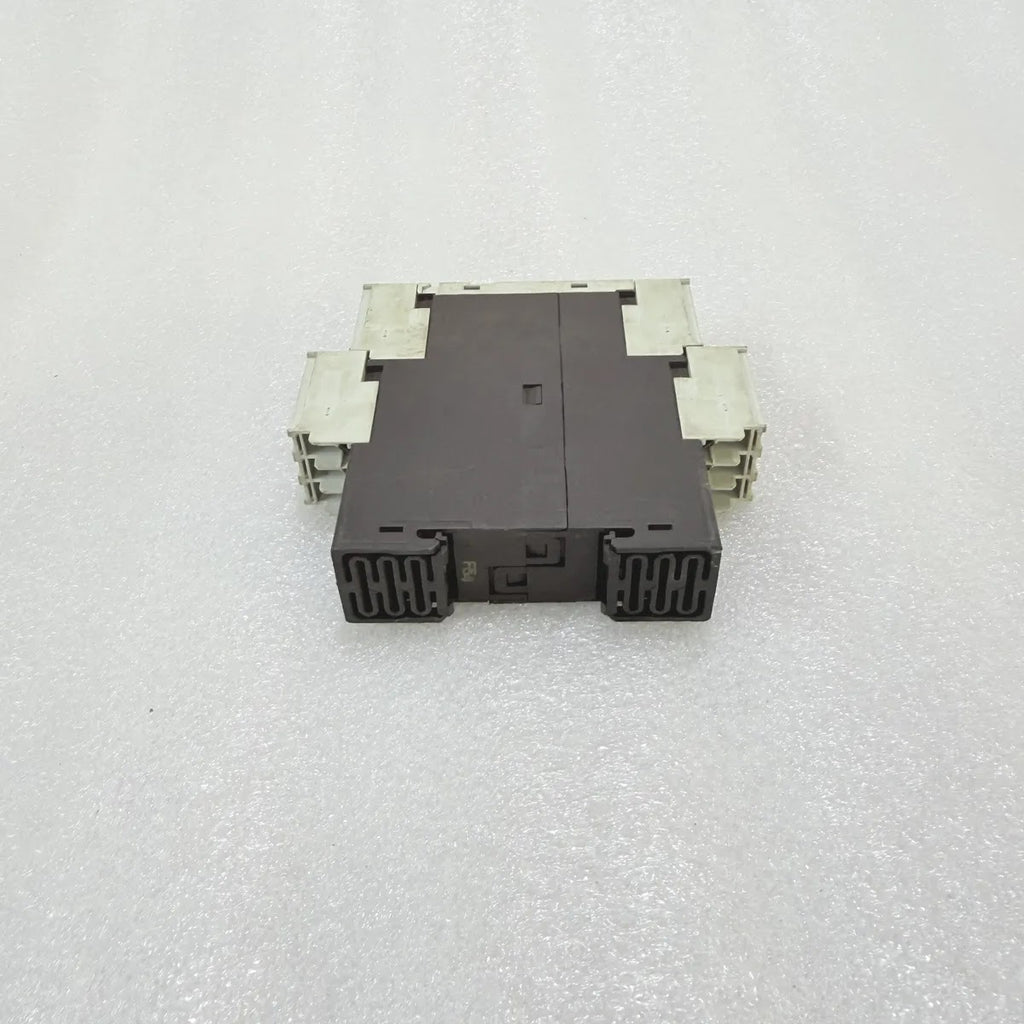 Siemens 3RP1505-1AP30 Timing Relay 1NC 1NO 24-500V Pre-Owned
