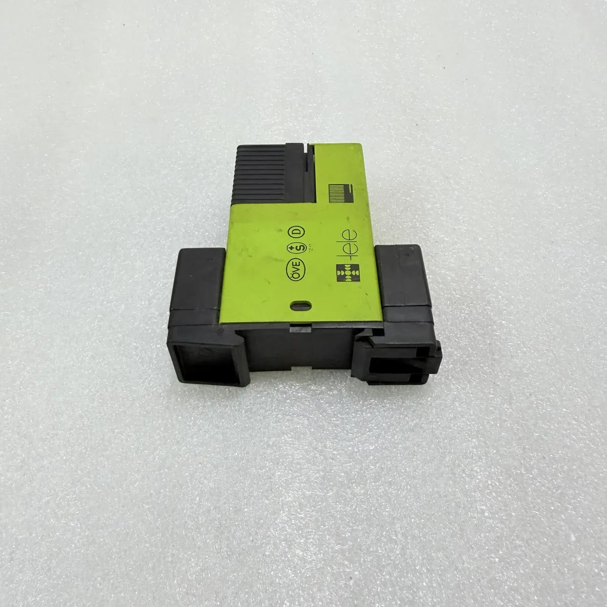 Tele 5105~220 50/60Hz 2 VA 204-264V Range 25-120 min 5A 220V~ 1000VA