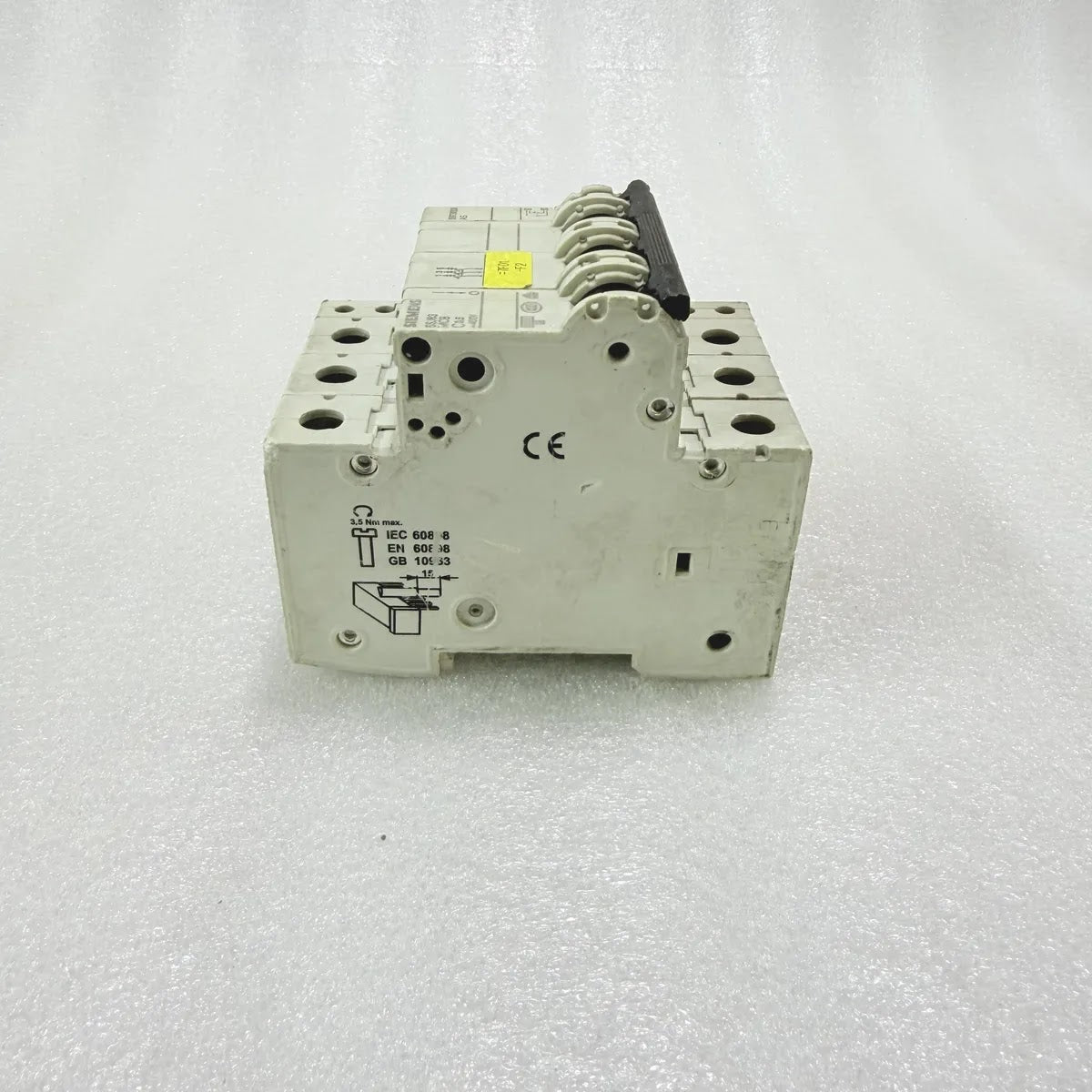 Siemens 5SJ63 MCB C0.6 400V 3P + 5ST3018 Auxiliary Switch Pre-Owned