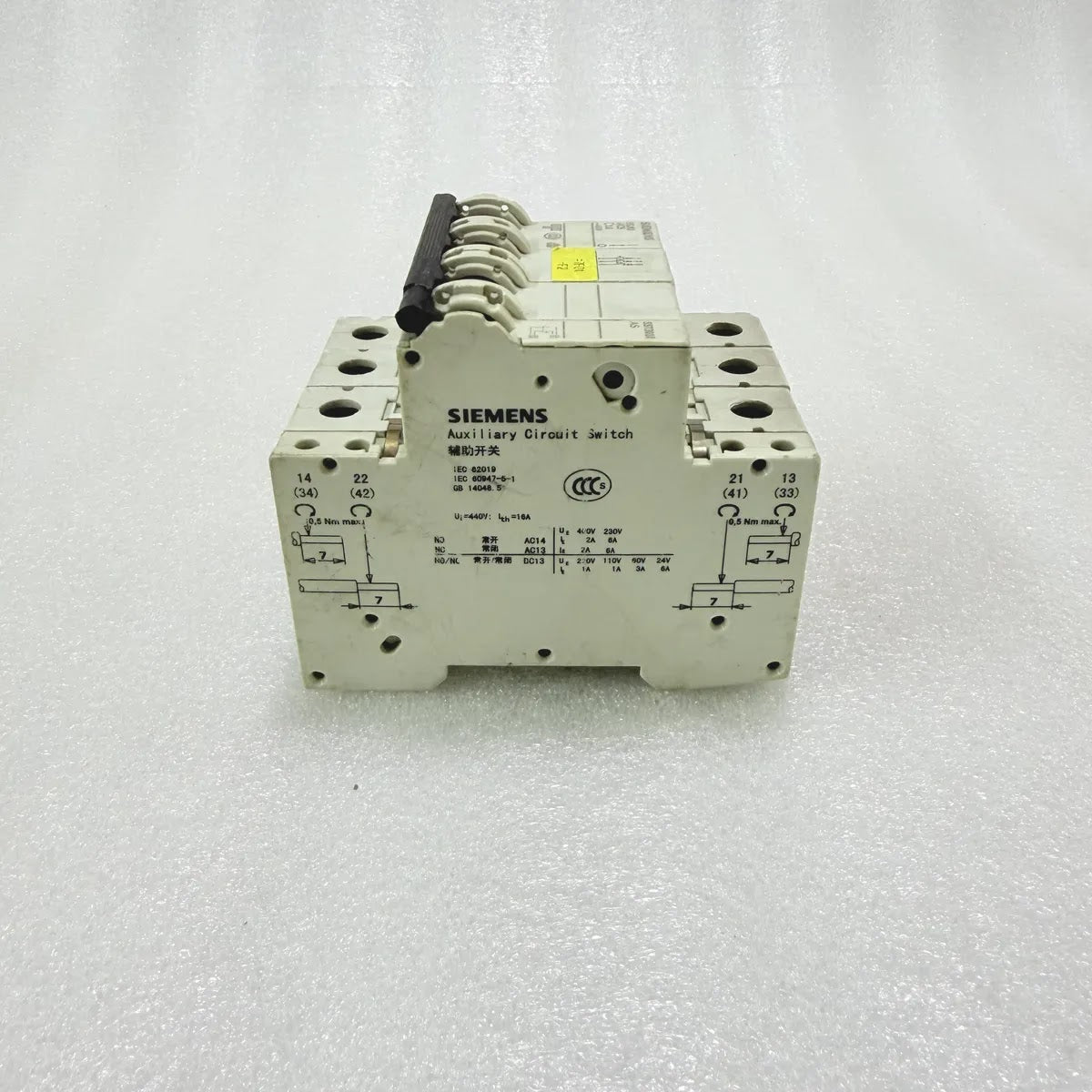 Siemens 5SJ63 MCB C0.6 400V 3P + 5ST3018 Auxiliary Switch Pre-Owned