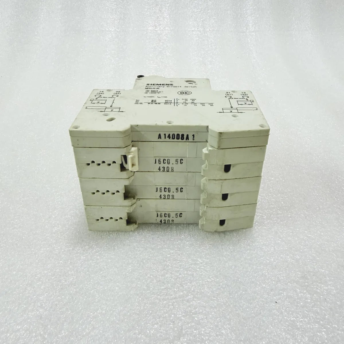 Siemens 5SJ63 MCB C0.6 400V 3P + 5ST3018 Auxiliary Switch Pre-Owned