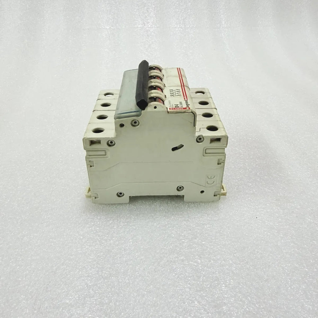 Legrand 403114 MCB D4 4P 4A 415V 10kA Circuit Breaker Pre-Owned