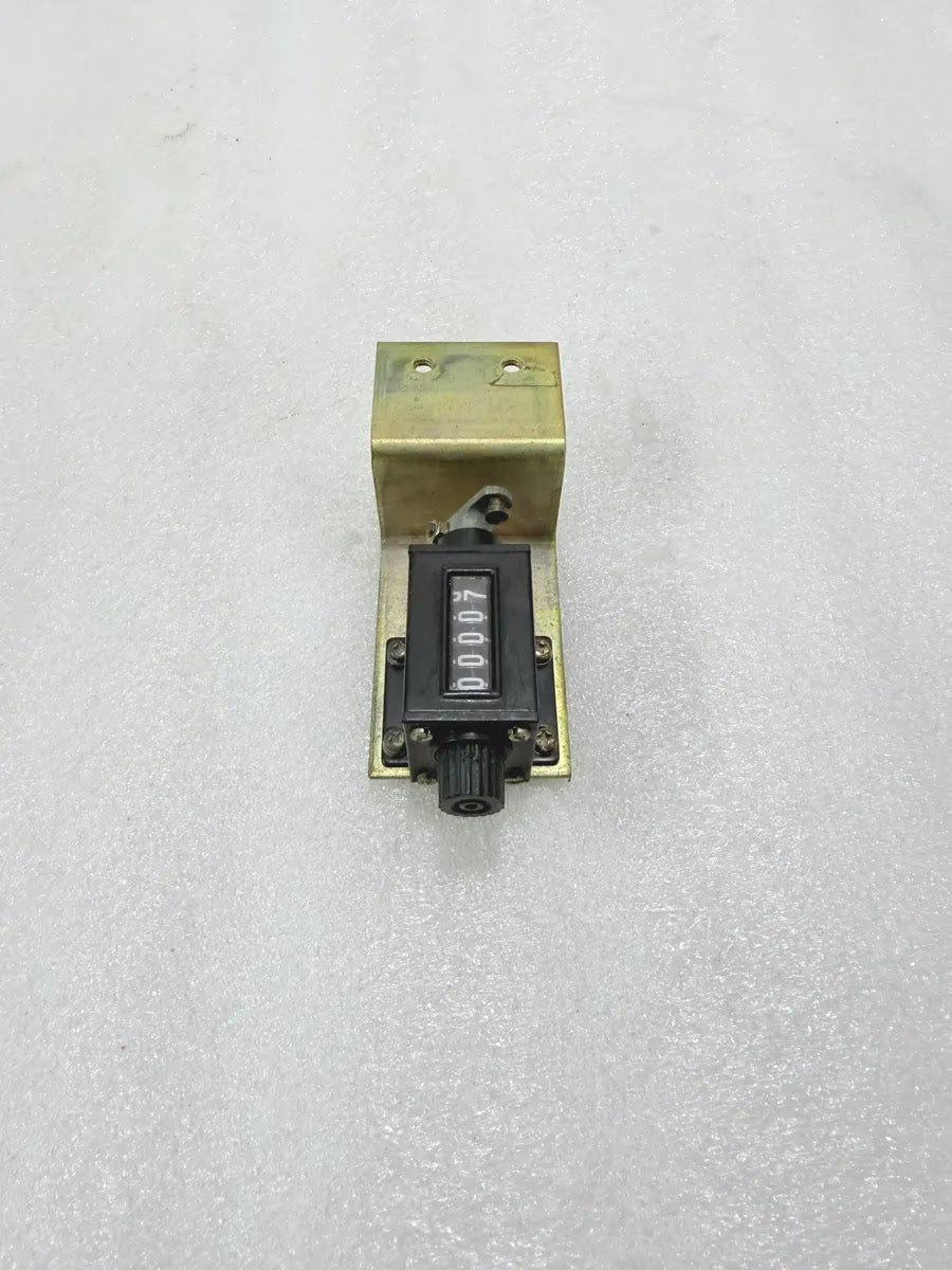 Line Seiki RS-204-5(I)T03 Mechanical Counter with Bracket