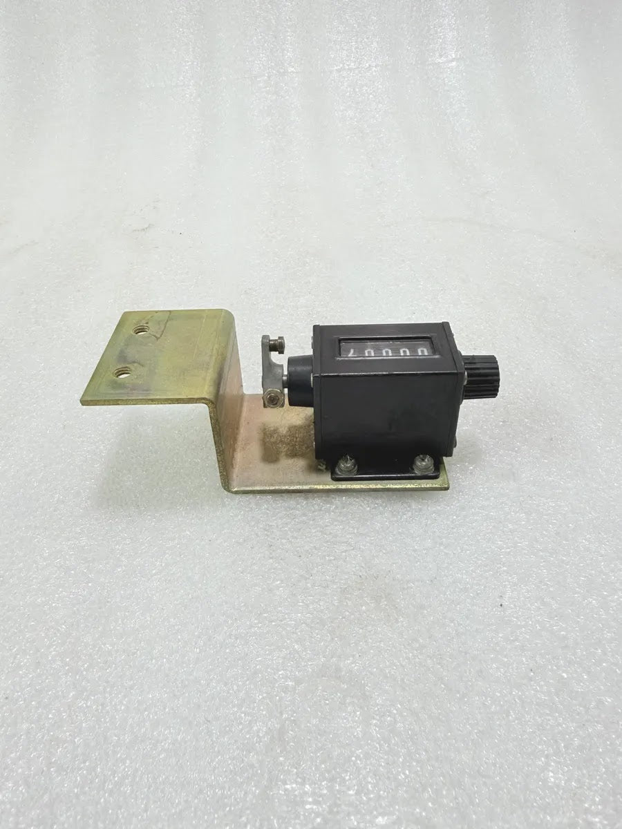 Line Seiki RS-204-5(I)T03 Mechanical Counter with Bracket