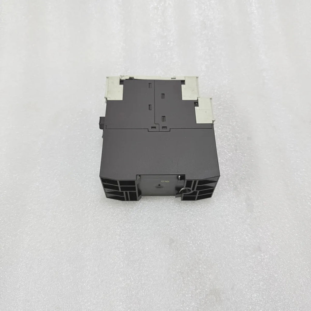 SIEMENS 3UF7010-1AU00-0 SIMOCODE PRO V Motor Management Unit with PROFIBUS DP In