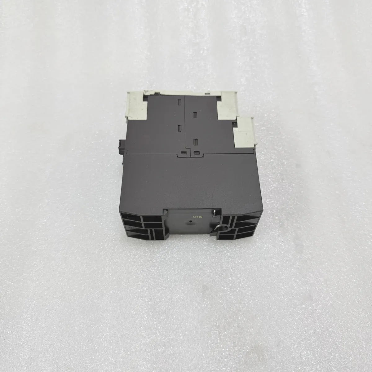 SIEMENS 3UF7010-1AU00-0 SIMOCODE PRO V Motor Management Unit with PROFIBUS DP In