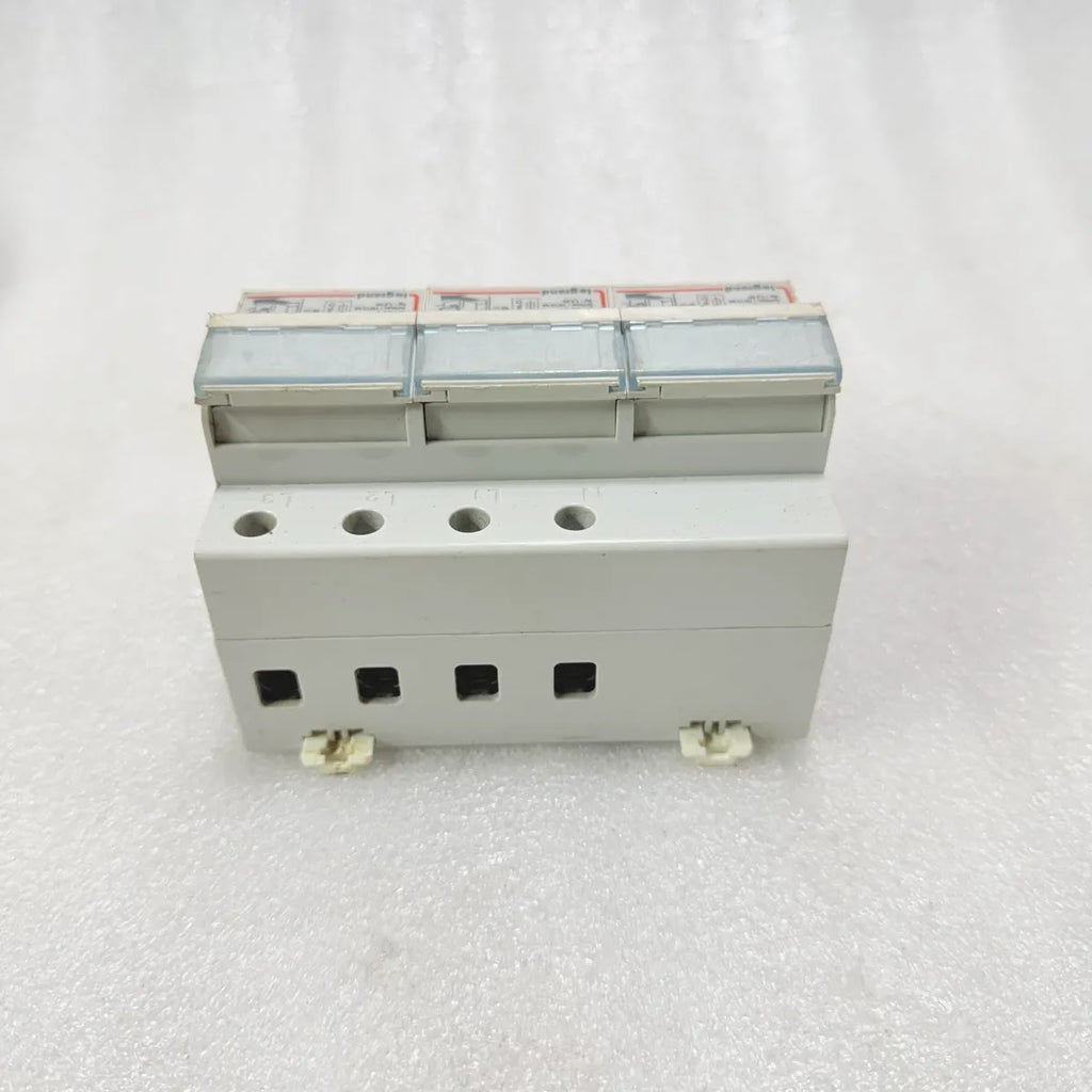 Legrand 03953 T2 Surge Protection Device 3-Pole 20kA