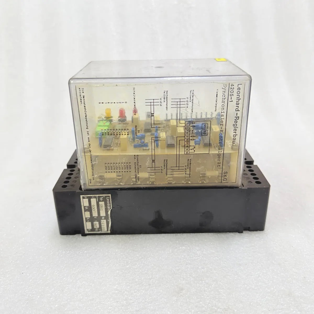 Leonhard-Regelbau Typ SKG Synchronizing Relay 400V 50Hz Plug-In Pre-Owned