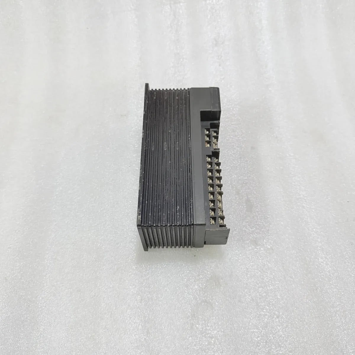 Mitsubishi MELSEC AY61CE Output Module Pre-Owned
