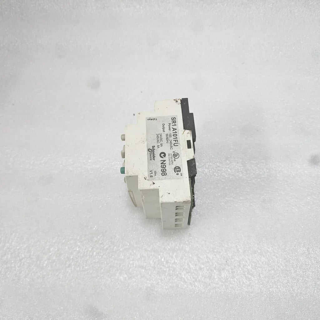 S ELECTRIC SR1 A101FU Zelio Smart Relay 100-240VAC 8A BODY BROKEN WORKING