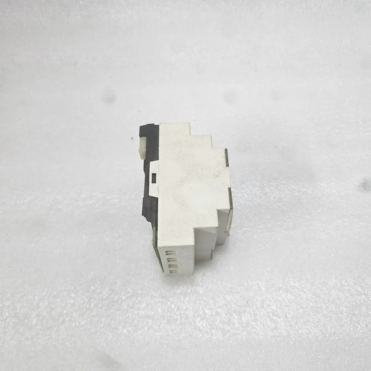 S ELECTRIC SR1 A101FU Zelio Smart Relay 100-240VAC 8A BODY BROKEN WORKING