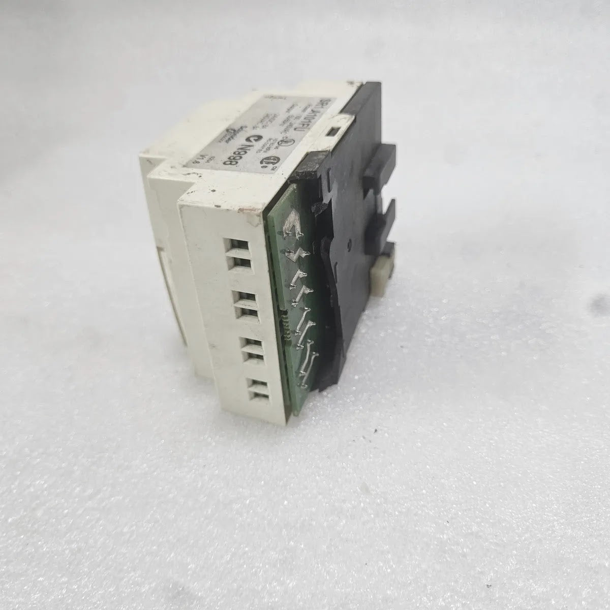 S ELECTRIC SR1 A101FU Zelio Smart Relay 100-240VAC 8A BODY BROKEN WORKING