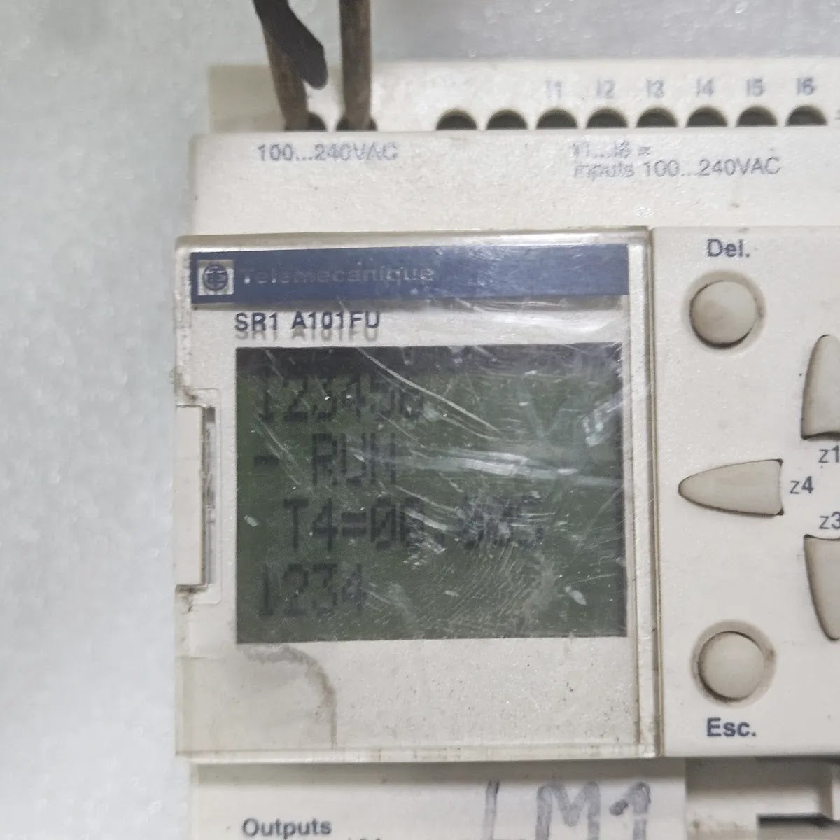 S ELECTRIC SR1 A101FU Zelio Smart Relay 100-240VAC 8A BODY BROKEN WORKING