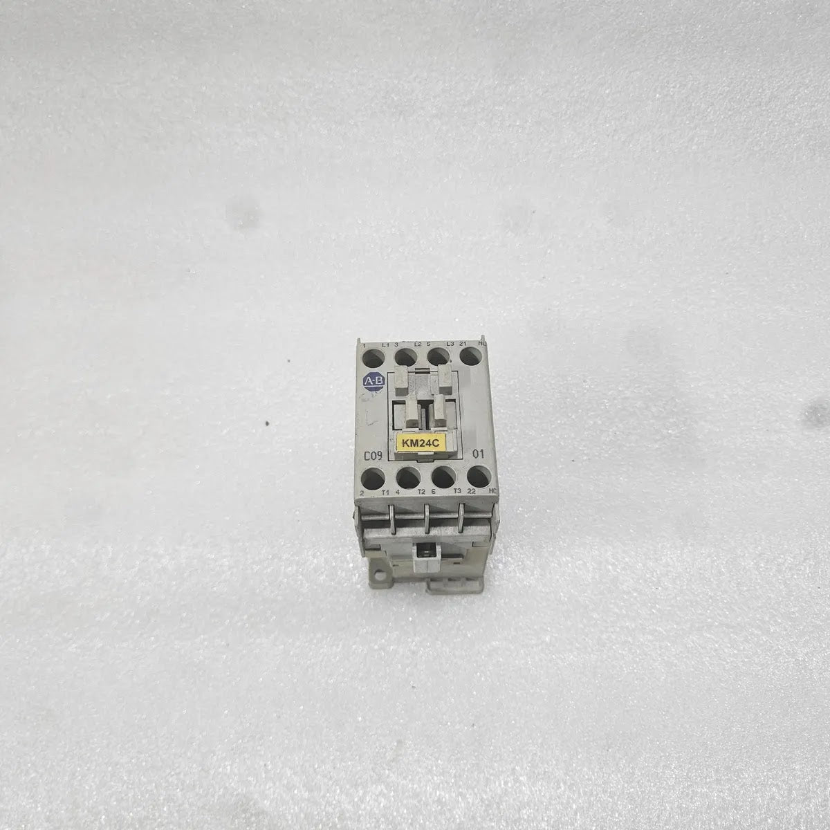 Allen-Bradley C09 Contactor 3P AC-1 32A 600V 110V Coil