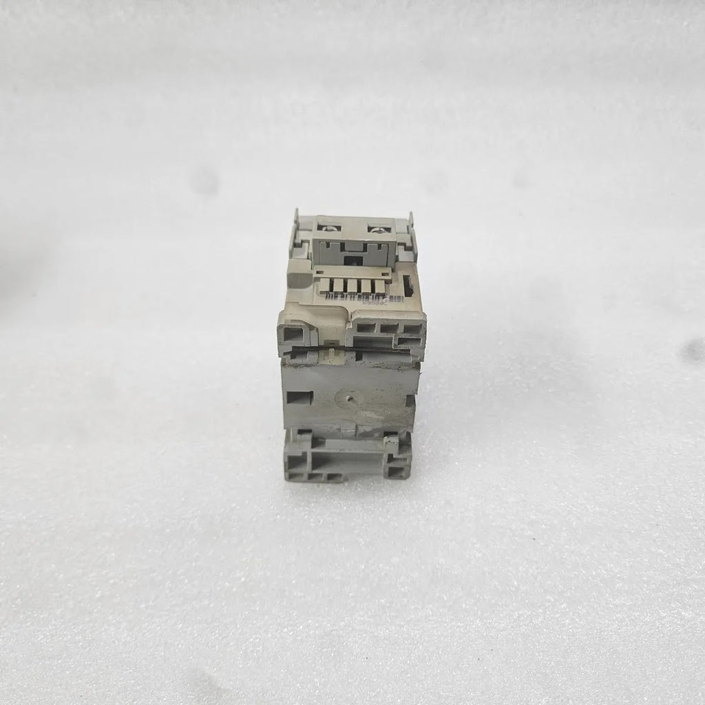 Allen-Bradley C09 Contactor 3P AC-1 32A 600V 110V Coil