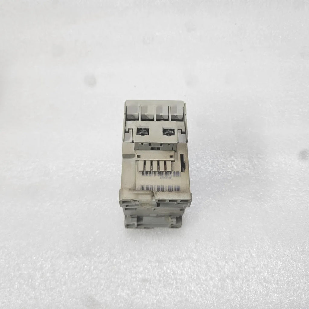 Allen-Bradley C09 Contactor 3P AC-1 32A 600V 110V Coil