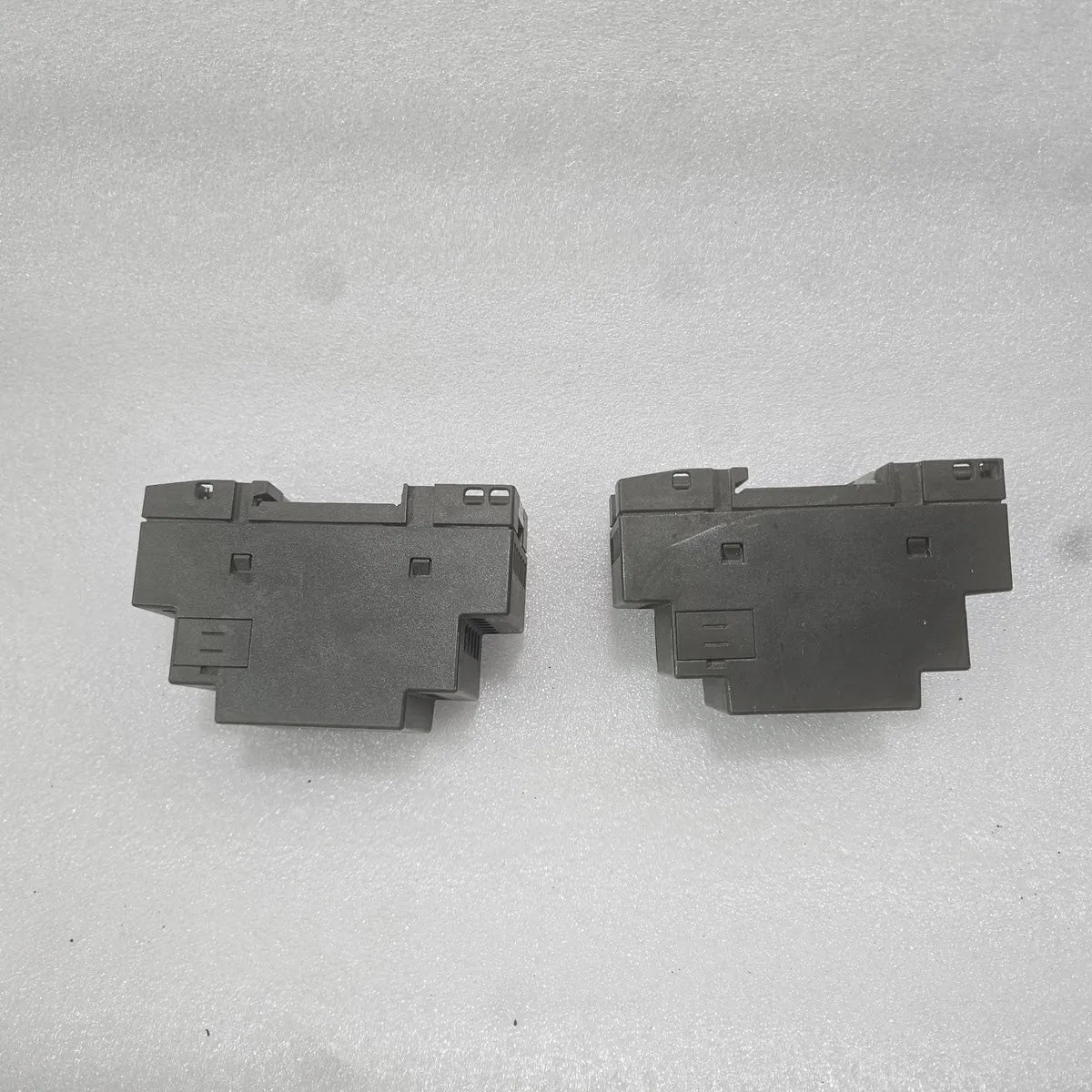 Siemens 6ED1 055-1MB00-0BA1 LOGO! DM8 12/24R Relay Module - FOR PARTS