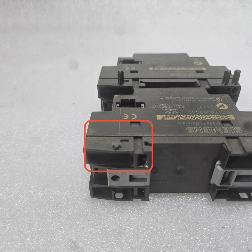 Siemens 6ED1 055-1MB00-0BA1 LOGO! DM8 12/24R Relay Module - FOR PARTS