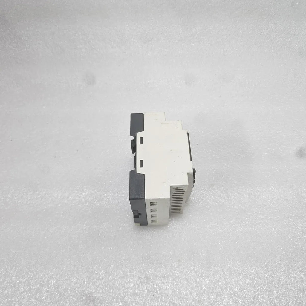 Schneider Electric SR2 B121BD Zelio Smart Relay 24VDC - FOR PARTS