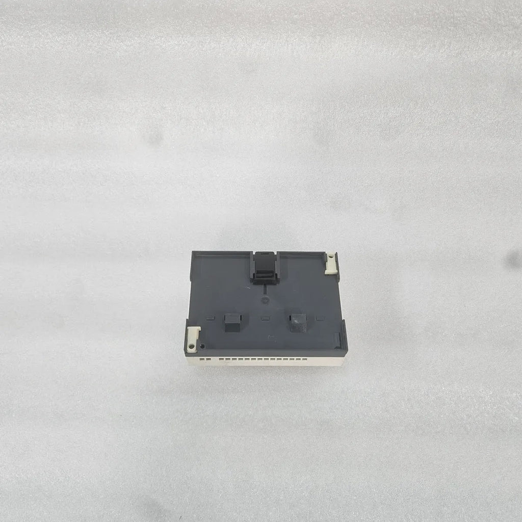 S Electric SR2 B201BD Zelio Logic Smart Relay 24VDC 8A - FOR PARTS