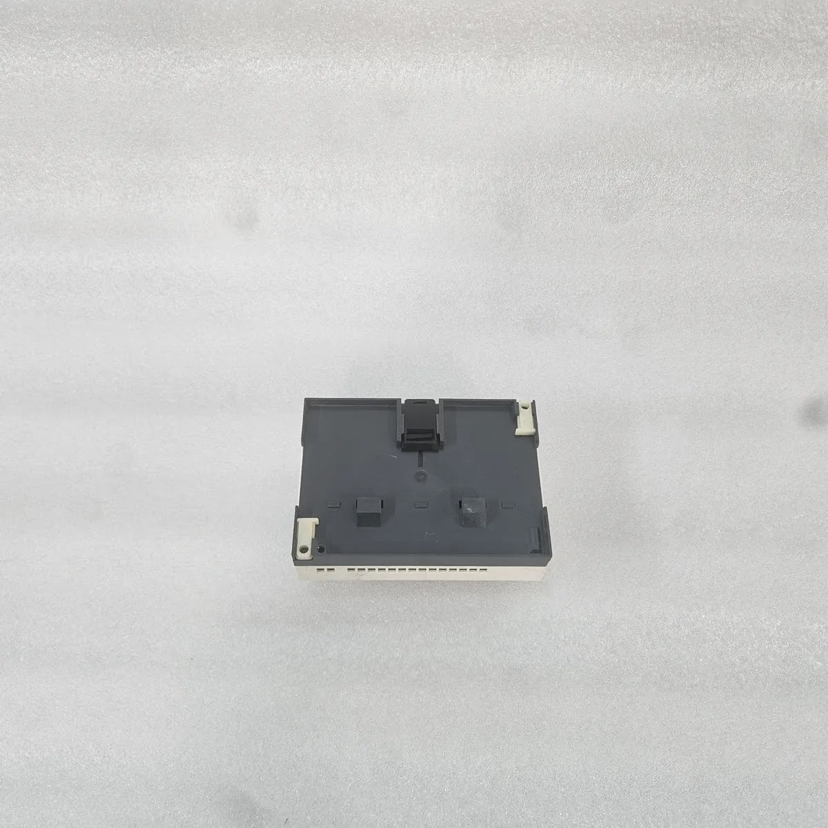 S Electric SR2 B201BD Zelio Logic Smart Relay 24VDC 8A - FOR PARTS