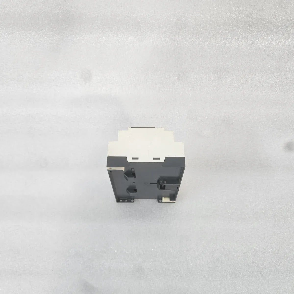 S Electric SR2 B201BD Zelio Logic Smart Relay 24VDC 8A - FOR PARTS