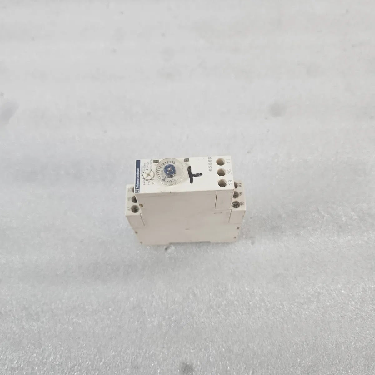 Telemecanique RE88865215 Timing Relay 24VDC 24-240VAC 8A