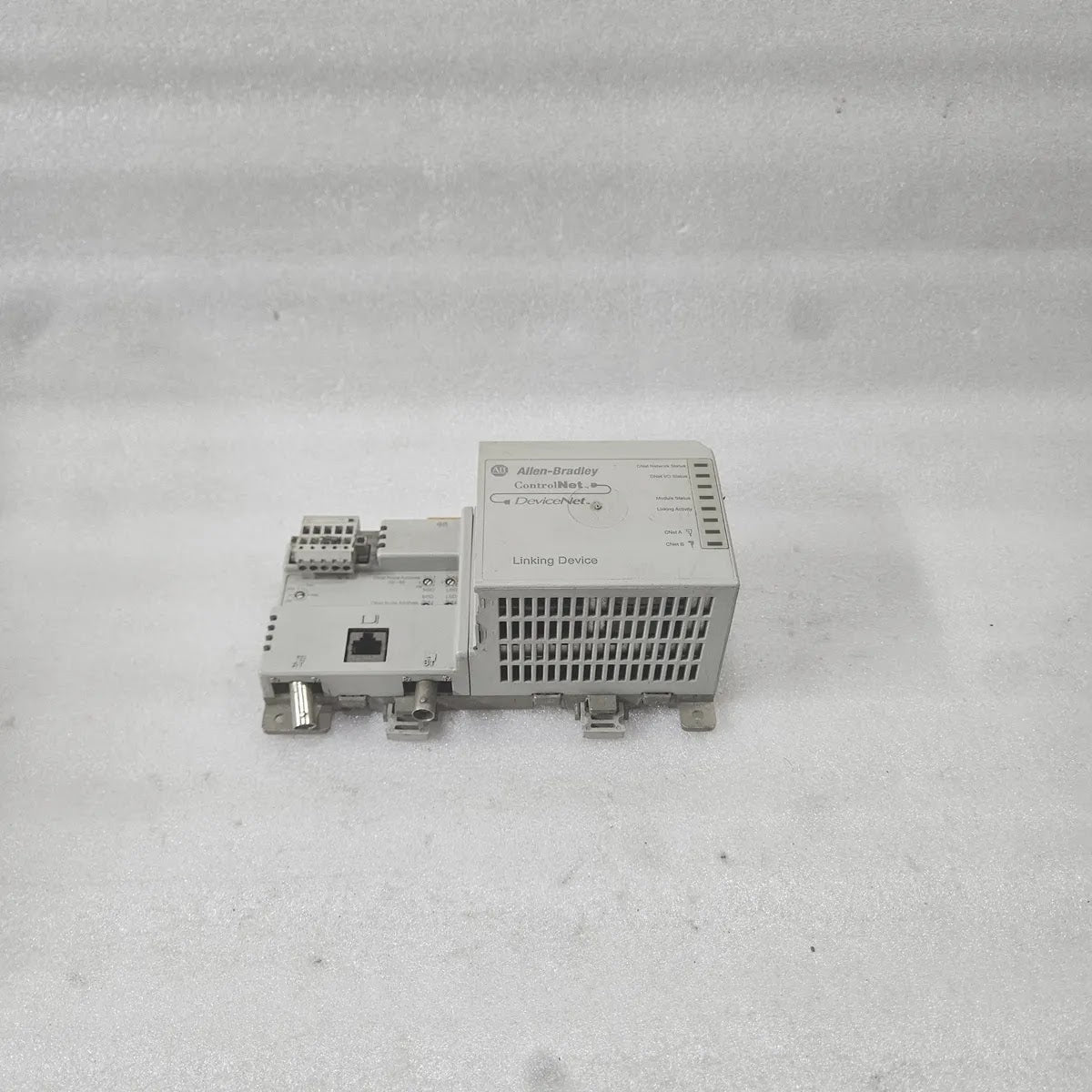A Bradley ControlNet DeviceNet Linking Device +24V