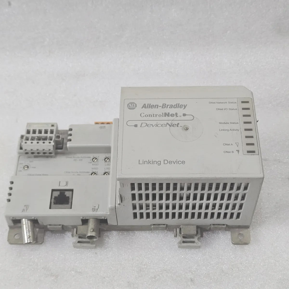 A Bradley ControlNet DeviceNet Linking Device +24V