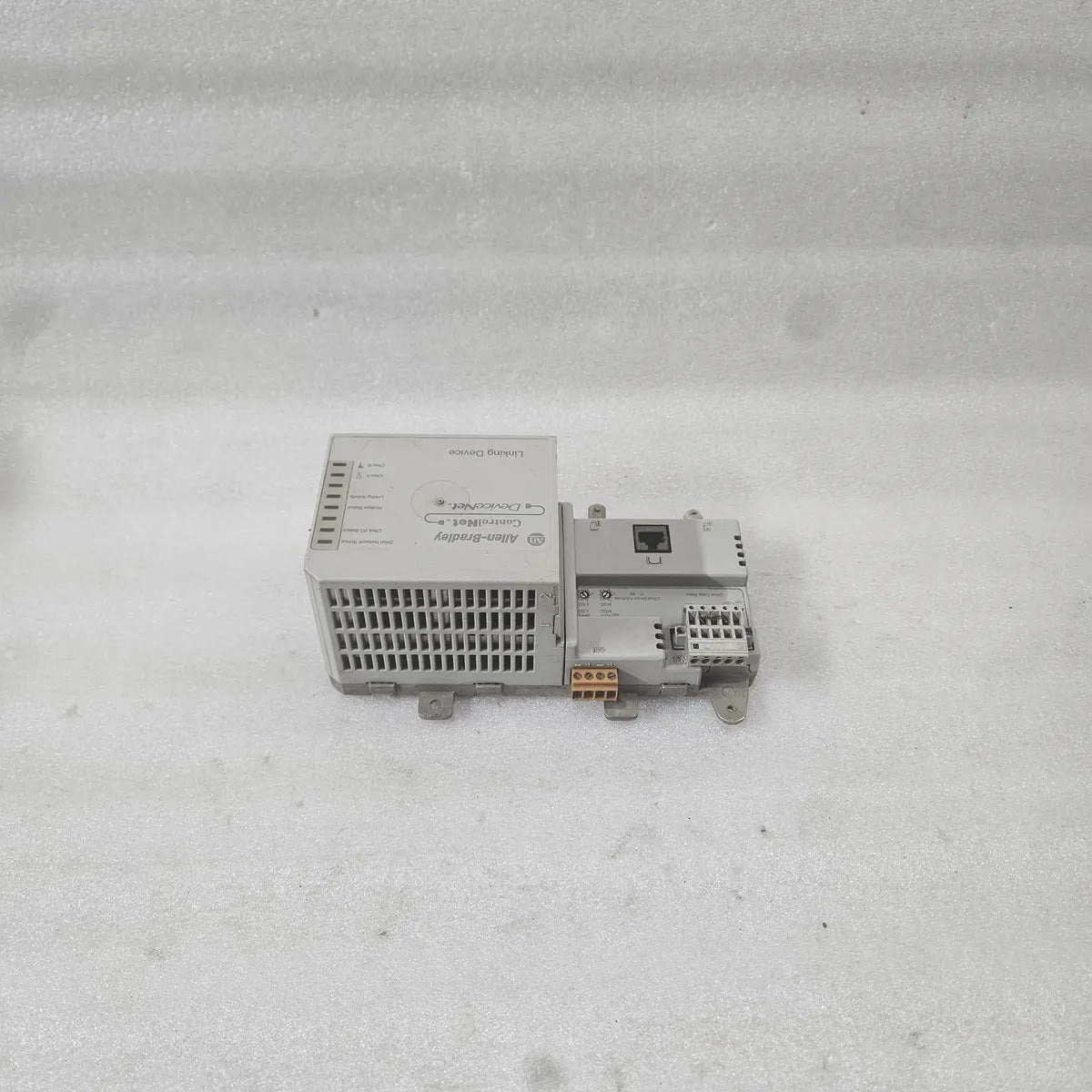 A Bradley ControlNet DeviceNet Linking Device +24V