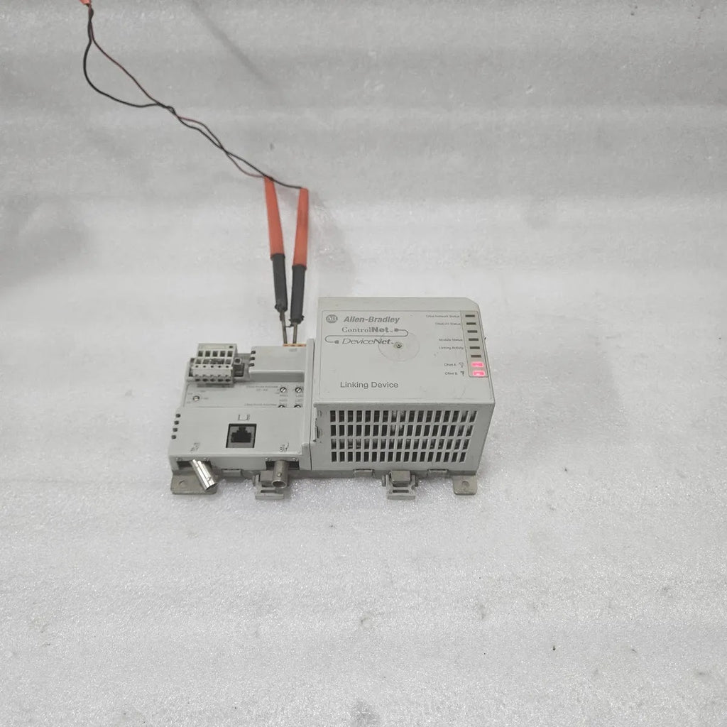 A Bradley ControlNet DeviceNet Linking Device +24V