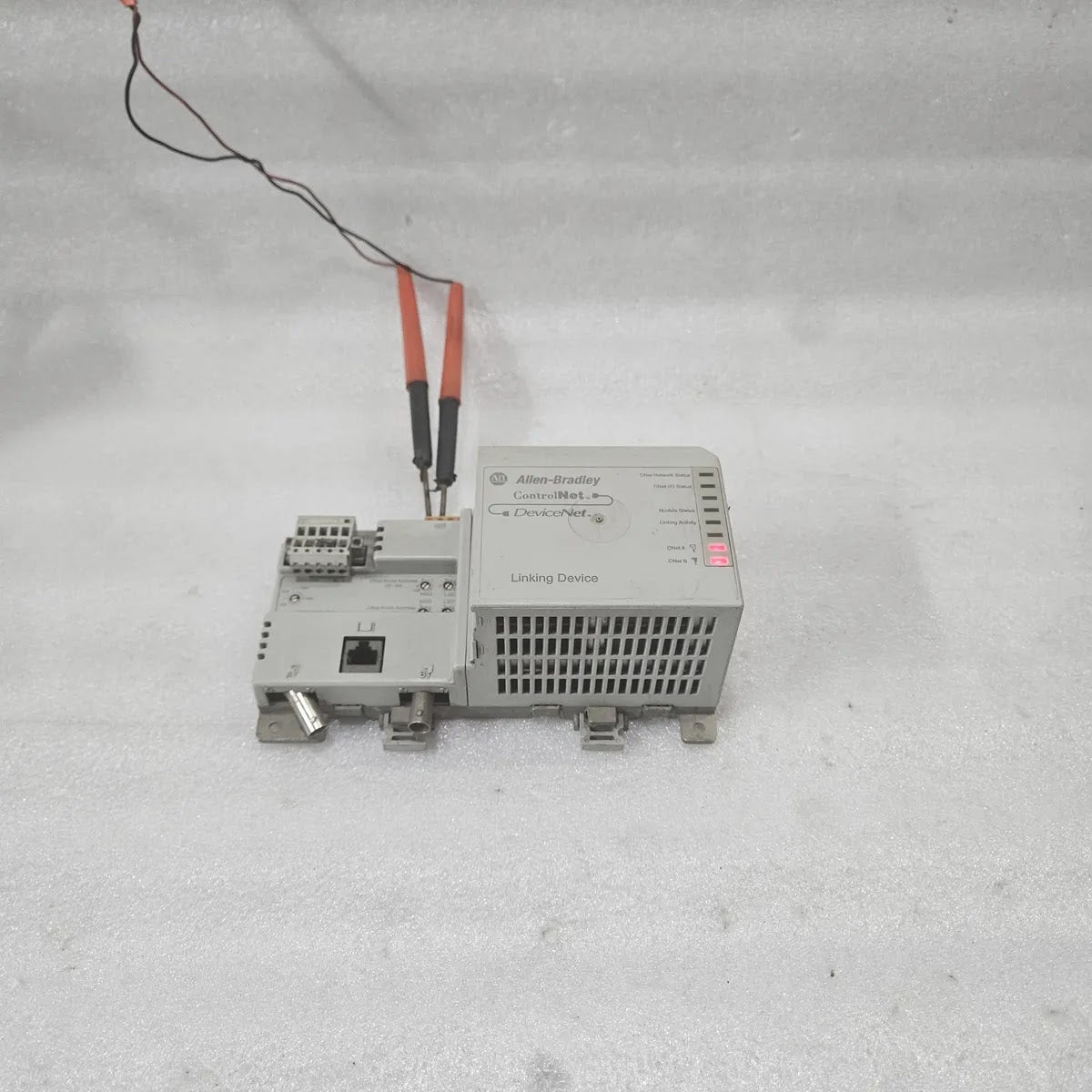 A Bradley ControlNet DeviceNet Linking Device +24V