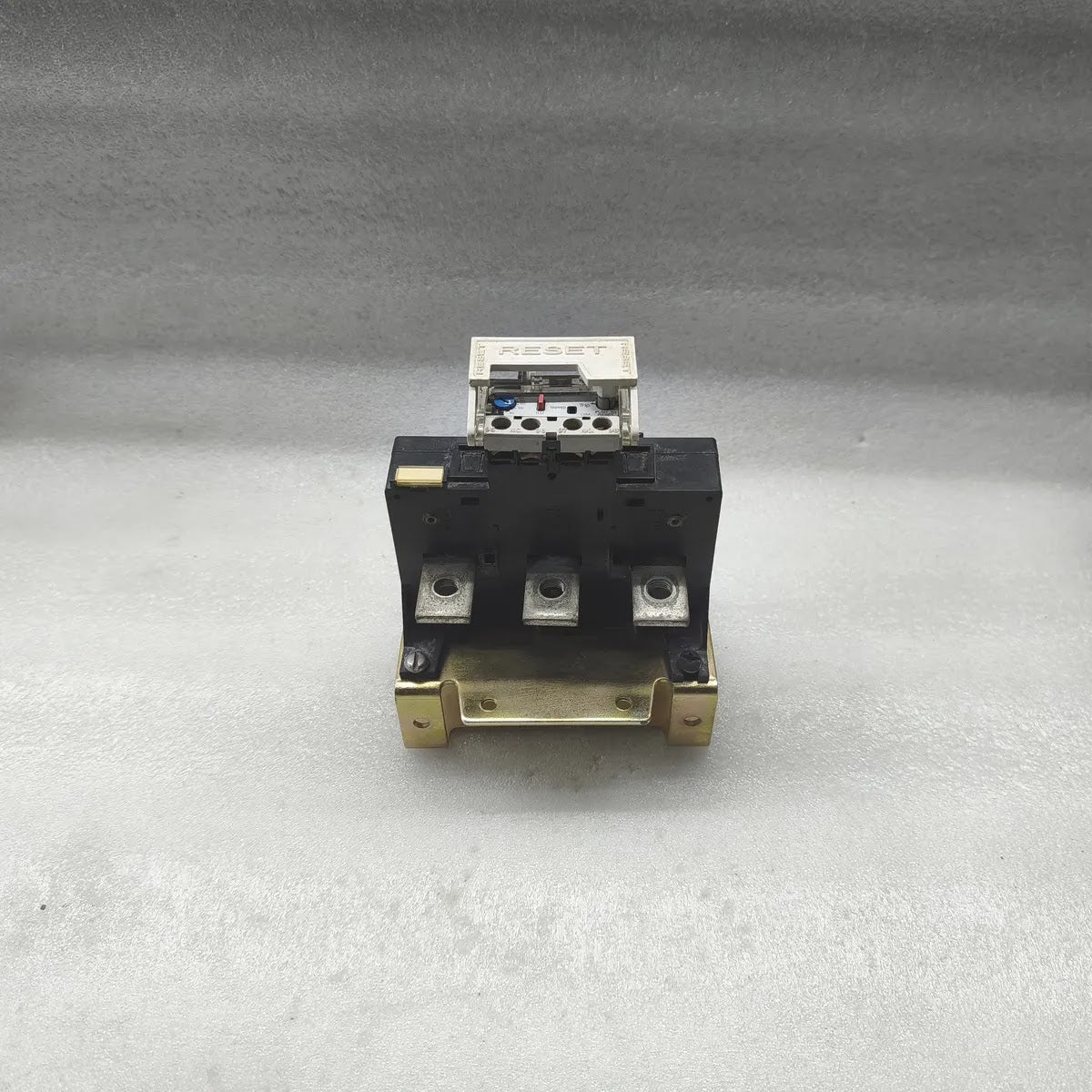 A Bradley 592-A2ME Overload Relay 57-180A Class 20 NEMA B600