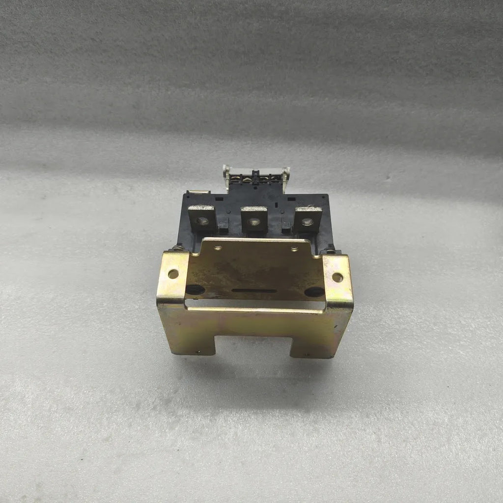 A Bradley 592-A2ME Overload Relay 57-180A Class 20 NEMA B600